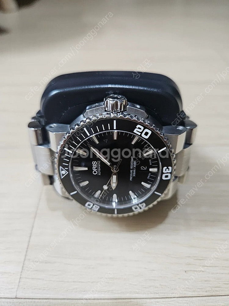 (가격다운)오리스 애커스 데이트 오토매틱 시계입니다.--0