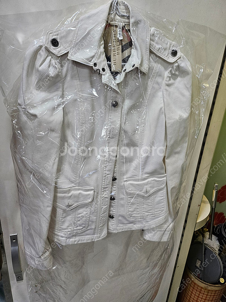버버리 화이트 데님 자켓--0