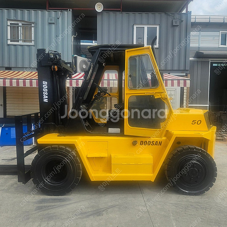 중고지게차 두산5톤 자동발 디젤지게차--1