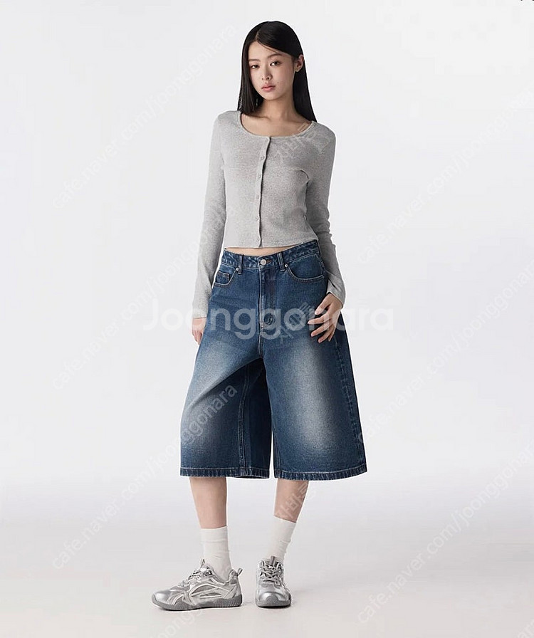 무신사스탠다드 우먼즈 빅 브러쉬 와이드 버뮤다 데님팬츠...--0