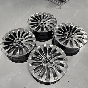 제네시스 EQ900 19인치 휠 새상품급 팝니다.