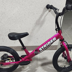 스트라이더 14인치 핑크색 밸런스바이크 울산 신품급