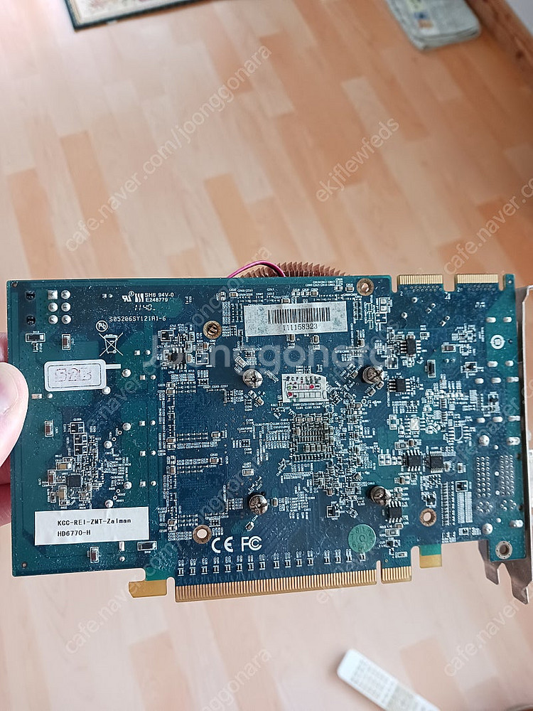 잘만 라데온 HD6770 그래픽카드 팝니다.--2