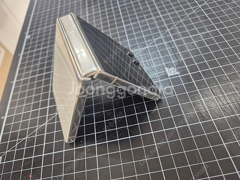 삼성 갤럭시 Z Flip5 256GB 크림색--3