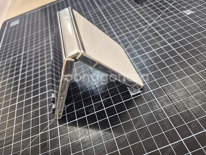 삼성 갤럭시 Z Flip5 256GB 크림색--4