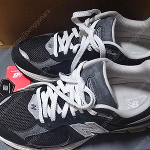 뉴발란스 2002R 프리미엄 빈티지 블랙 270mm 팝니다