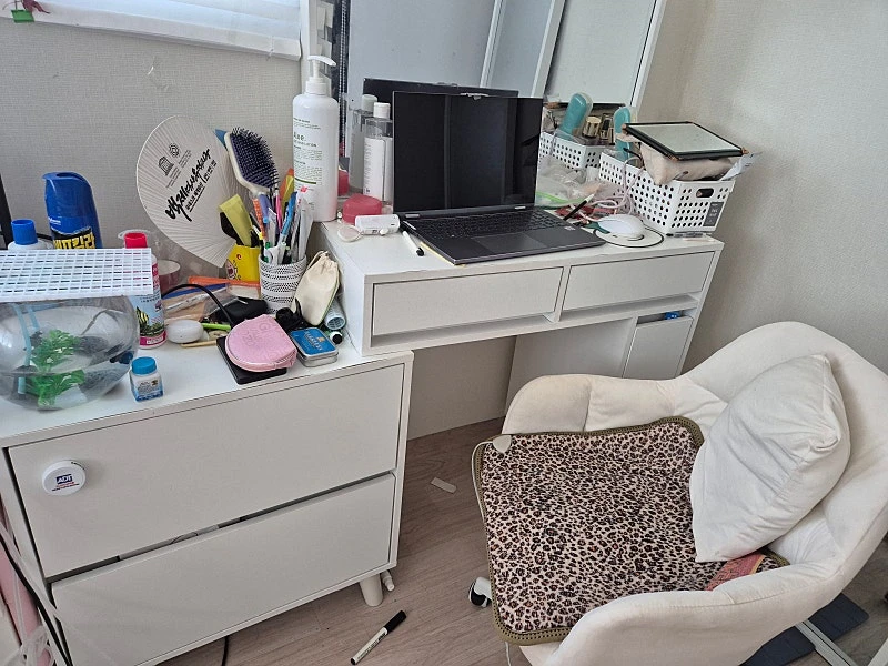 급매) 이사총정리!! 클라윈드 냉장고 / Himade 통돌이 세탁기 / 벽걸이 옷장 수납장 화장대 침대 이미지