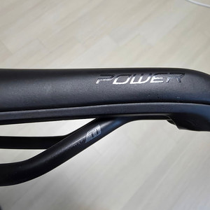 파워 안장 익스퍼트 티타늄레일 팝니다 143mm