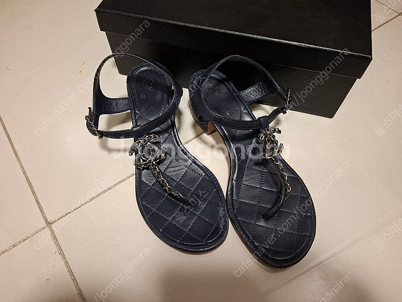 샤넬 CC 로고샌들 네이비 36 사이즈--1