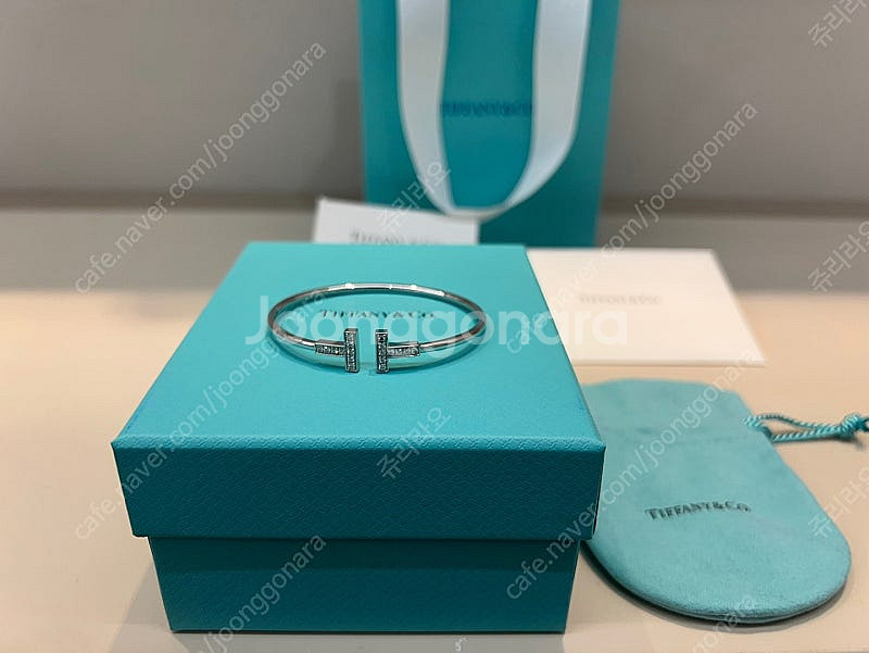​정품 티파니 T 와이어 화이트골드 파베다이아 세팅 팔...--0