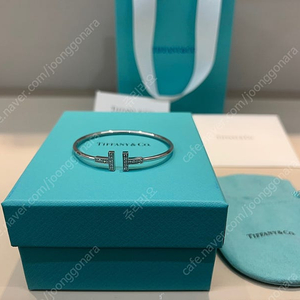 ​정품 티파니 T 와이어 화이트골드 파베다이아 세팅 팔찌. m 사이즈 ​