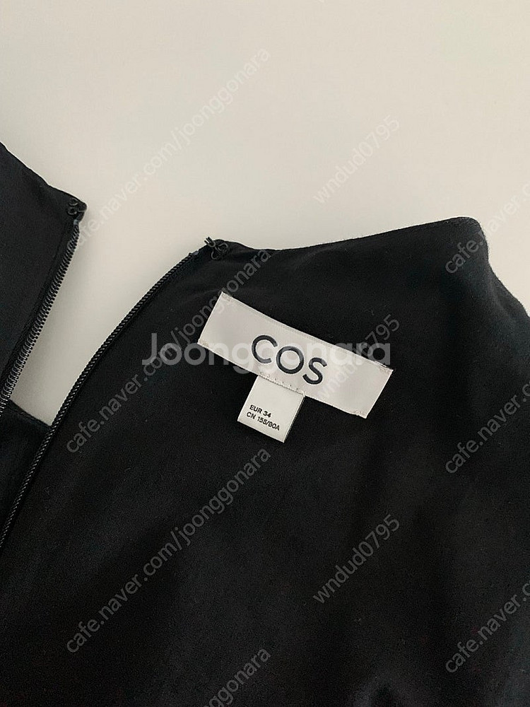 (미착용 새상품) cos 슬리브리스 탑스티치드 미디 드...--3