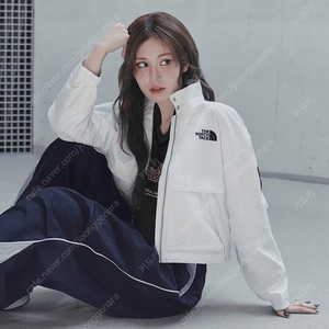 노스페이스 정품 바람막이 크롭바람막이 M사이즈 90