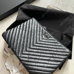 샤넬 2.55 클러치 올블랙 새상품