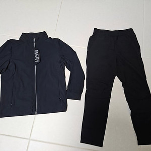 아동 여름트레이닝복 네파키즈상의+블랙야크키즈하의(사이즈130)=1만원