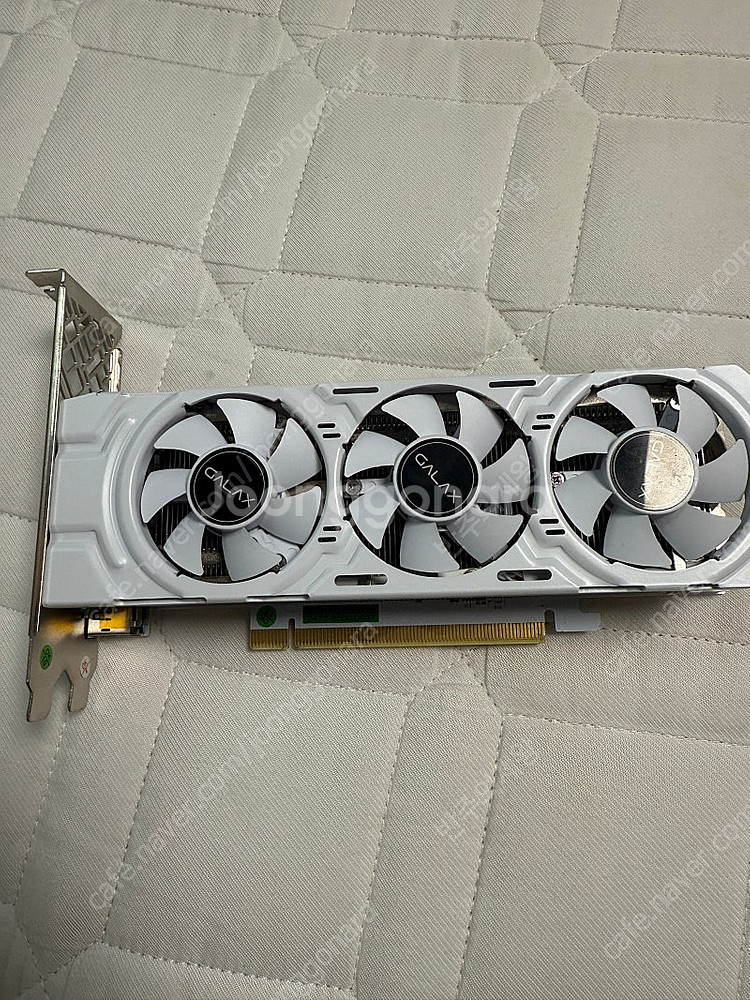 갤럭시 4060 lp 8g 화이트 3팬 팝니다--1