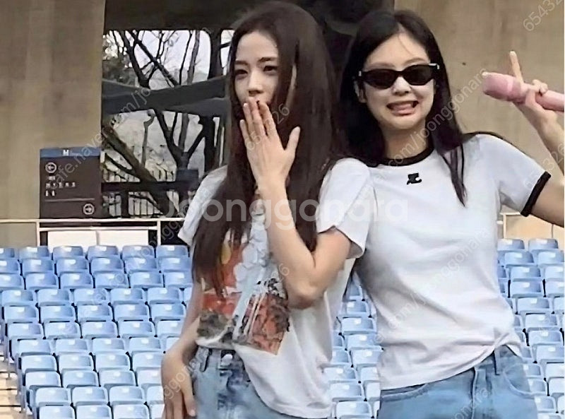 [새 제품]제니 착용 반팔 티셔츠--1