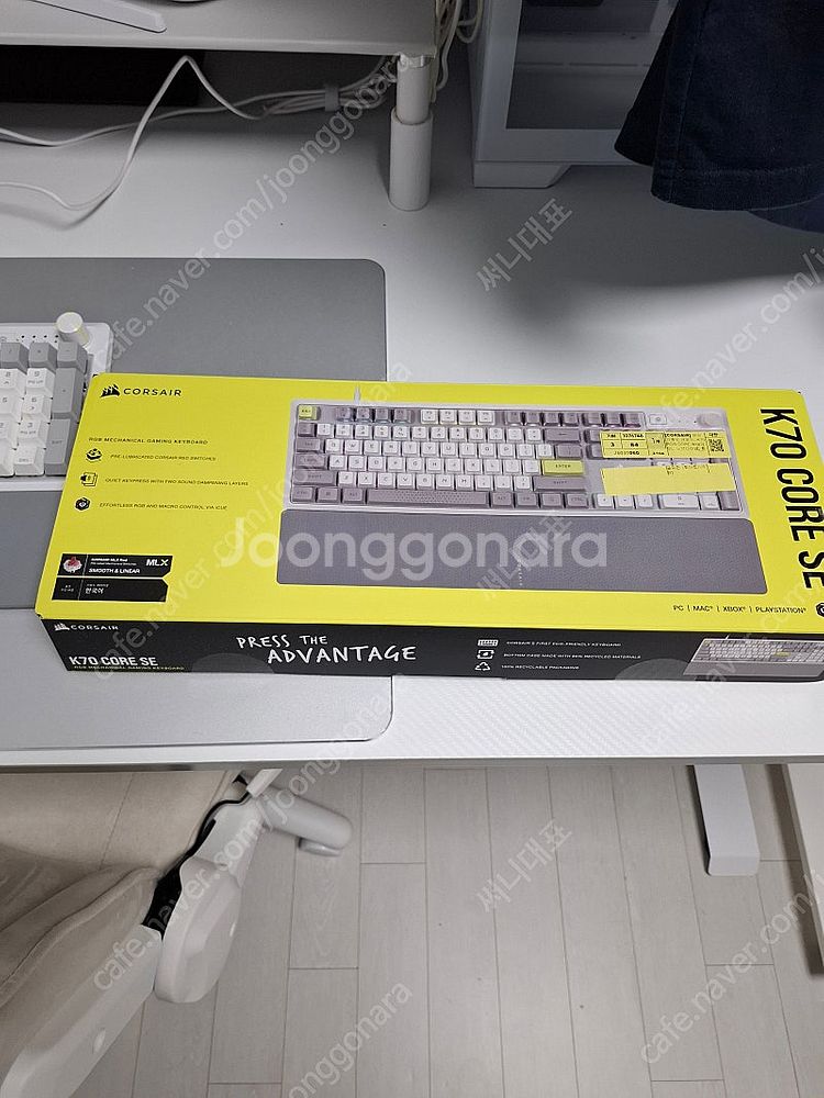 새상품급)커세어 k70 RGB. SE 화이트 팜--0