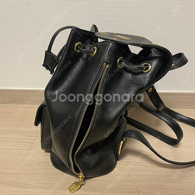 MCM 오리지날 버킷백 여성 가죽 백팩 블랙 금장 포인...--5