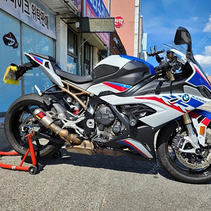 BMW S1000RR M패키지 5천키로 21 년식 신차급