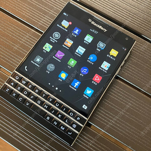 블랙베리 패스포트 Q30 판매