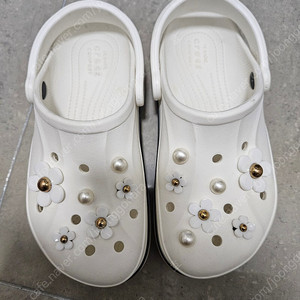 크록스 230 (지비츠 포함/상태좋음)