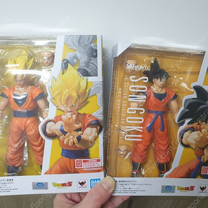 shf 드래곤볼 풀파워초사이언손오공& 지구손오공 2종 판매합니다