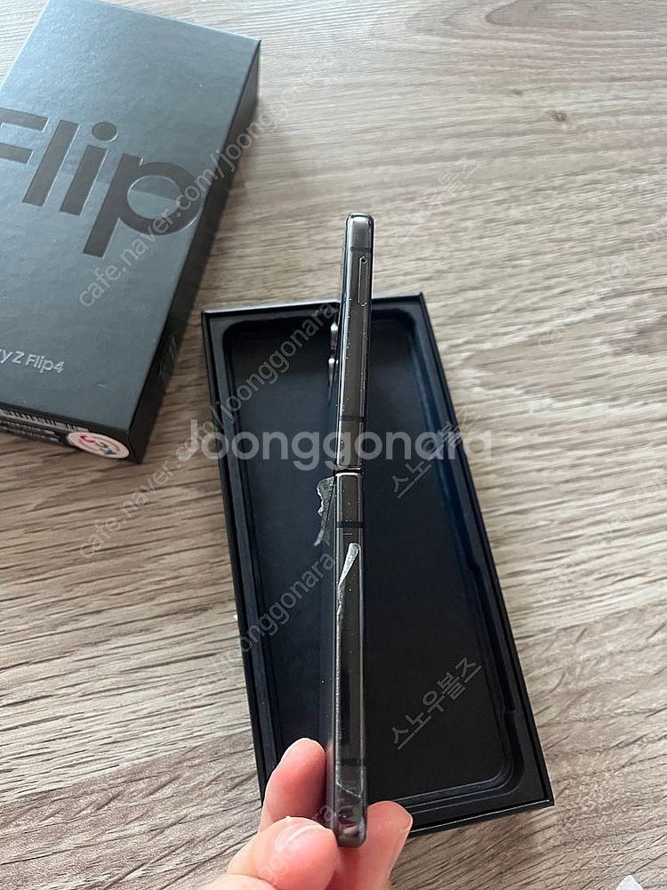 갤럭시 Z플립4 256gb 그라파이트 택포--9