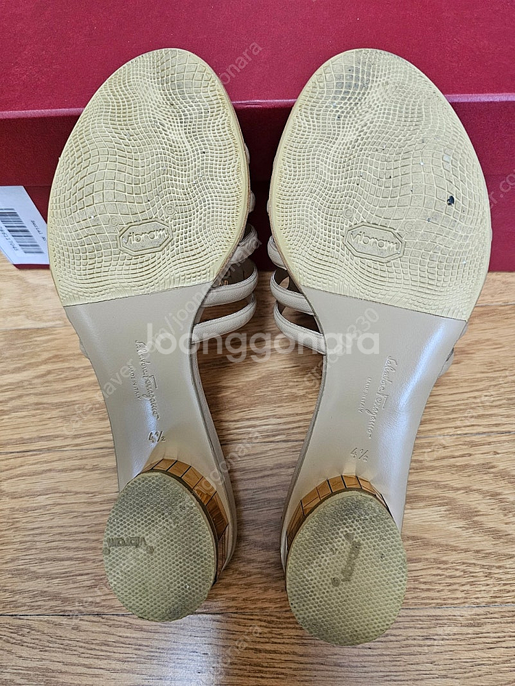 (가격인하) 페라가모 샌들--5