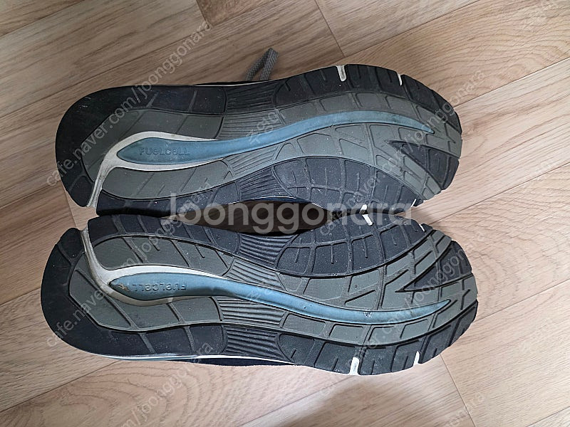 뉴발란스 991 V2 네이비 285 사이즈 판매합니다--7