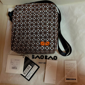 바오바오 Voyager Rough 크로스백 판매합니다.