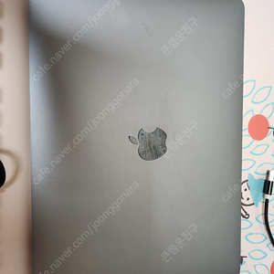 고장난 맥북 프로 A1706 팝니다.