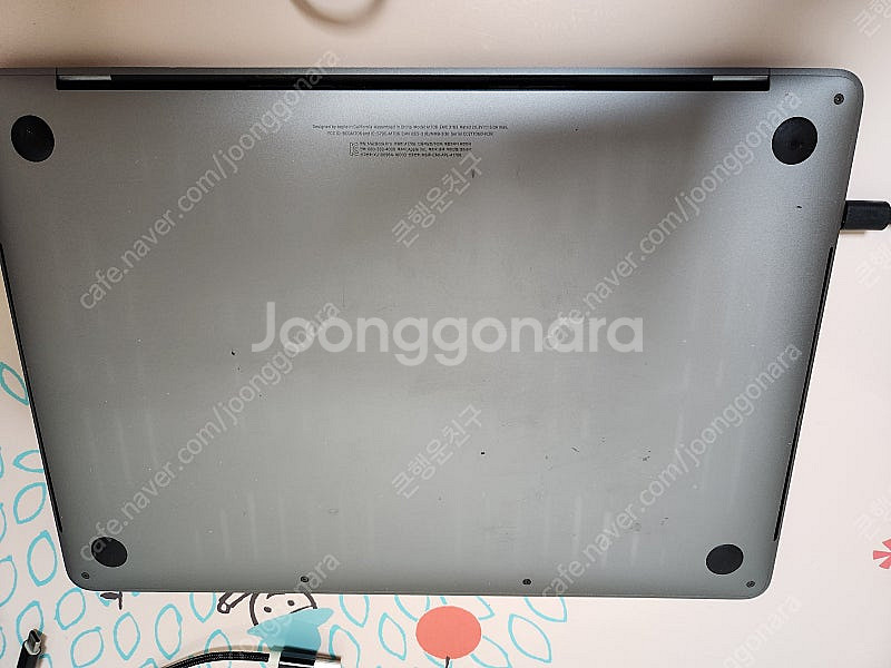고장난 맥북 프로 A1706 팝니다.--1