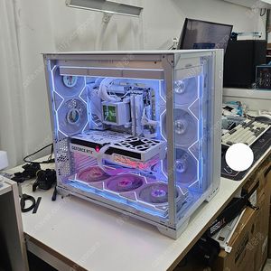 9950x3d rtx5080 리안리 풀 화이트 본체 급처