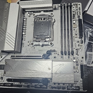 라이젠 7800x3d +기가바이트 b650m 어로스엘리트
