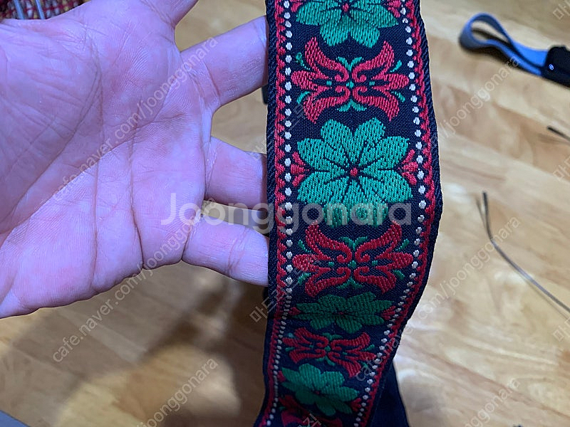50년된 빈티지 재팬 꽃무늬자수 기타 스트랩--0