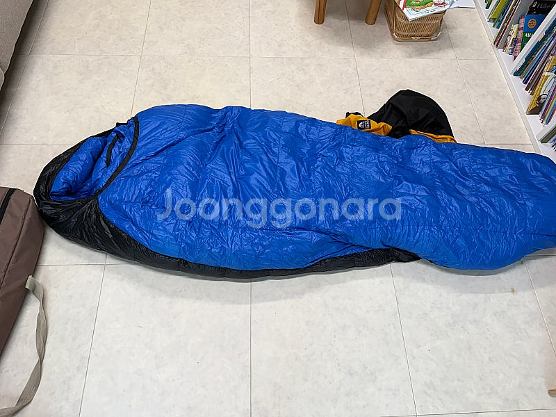 웨스턴 마운티어링 푸마 침낭 판매합니다.--0