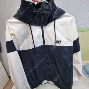 뉴발란스 바람막이