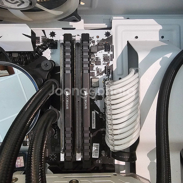 i7-7700K 커세어/NZXT 수냉식 게이밍 데스크탑--7