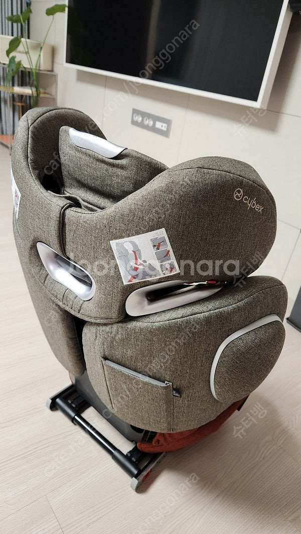 싸이벡스 주니어 카시트 cybex solution q2-fix PLUS 팝니다.--3