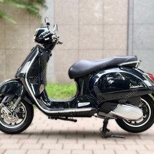 24년 베스파 GTS300 ABS 스마트키 블랙불카노 3천키로 저렴히 판매