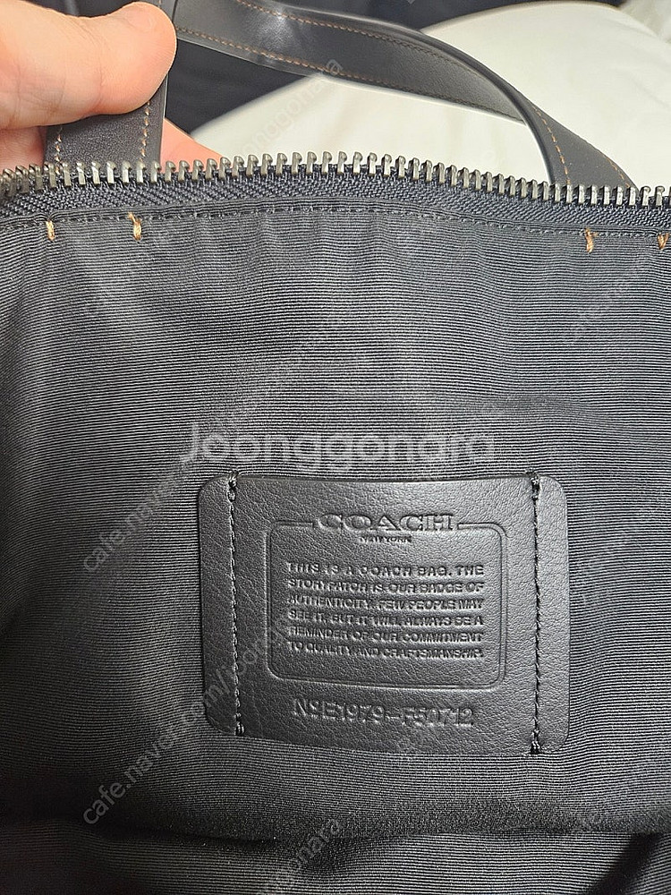 코치 가죽토트백 팝니다--5