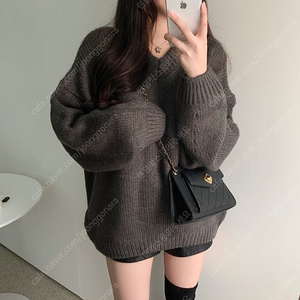 새상품) 오버핏 루즈핏 울 브이넥 니트 꼰미고