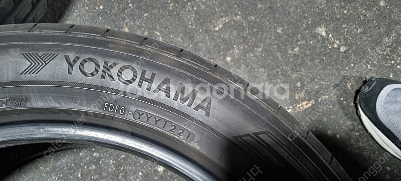 235 55 19요코하마중고타이어한대분팝니다--1