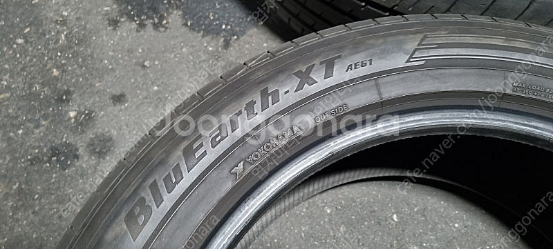 235 55 19요코하마중고타이어한대분팝니다--2