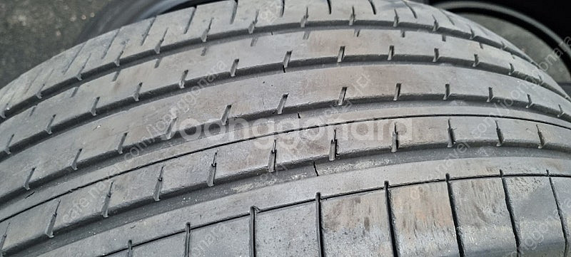 235 55 19요코하마중고타이어한대분팝니다--4