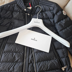 몽클레어 아미오2 블랙 새거급상태