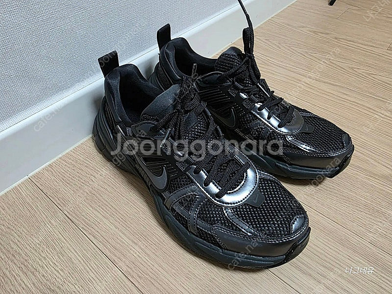 [팝니다] 나이키 V2K 런 블랙 260 상태 극상--1