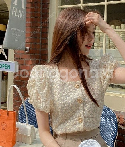 아뜨랑스 플라워 자수 블라우스--0