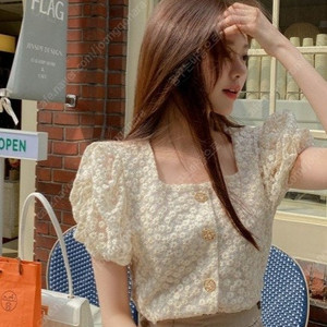 아뜨랑스 플라워 자수 블라우스